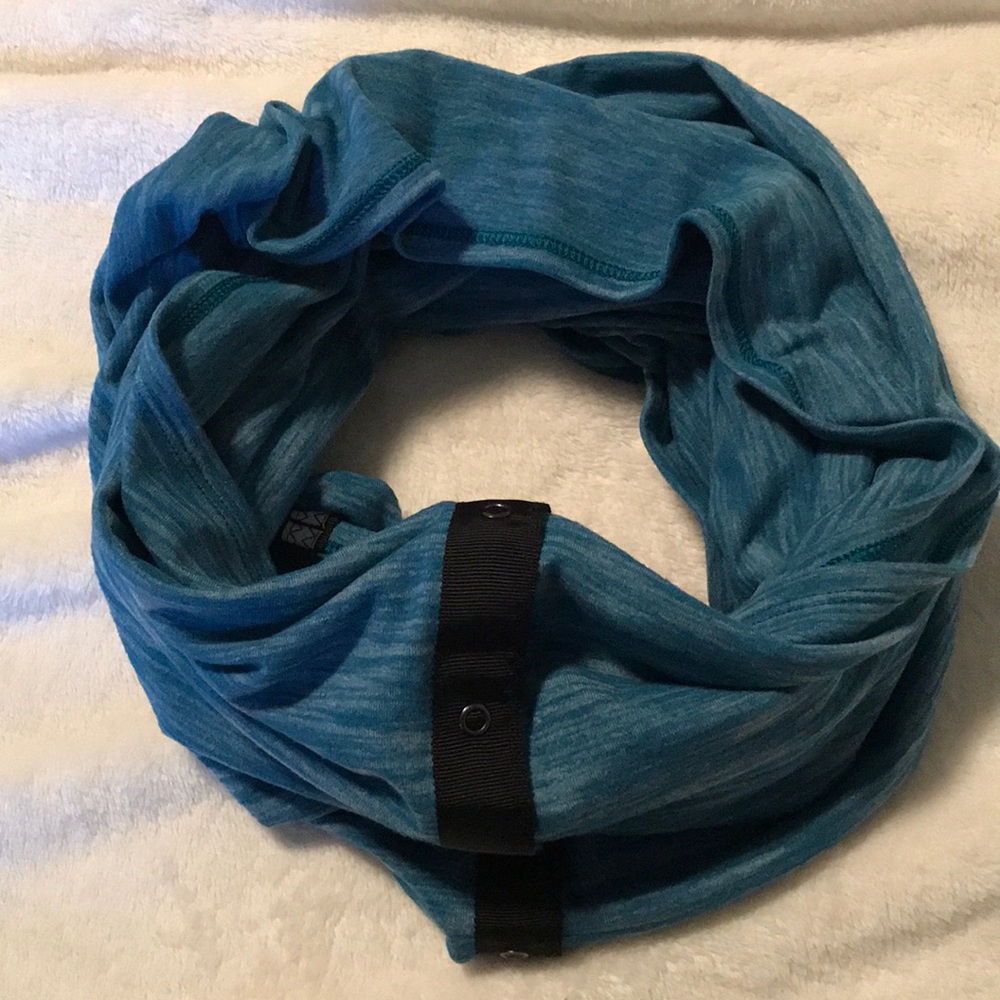 lululemon athletica Teal Blue Infinity Scarf